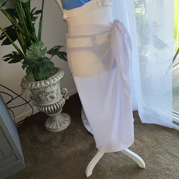 White Pareo/Sarong - Picture 2 of 4